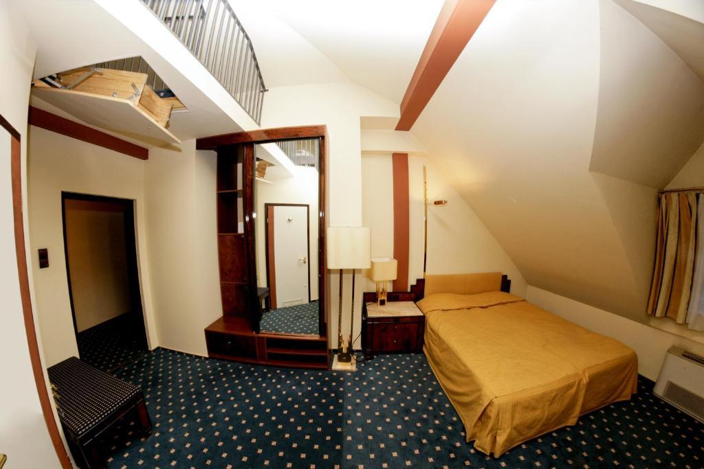 Hotel Podzamcze Tarnów Buitenkant foto