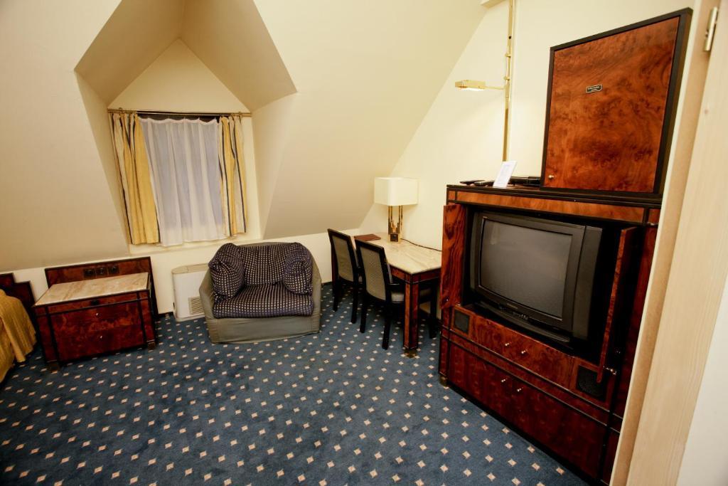 Hotel Podzamcze Tarnów Buitenkant foto