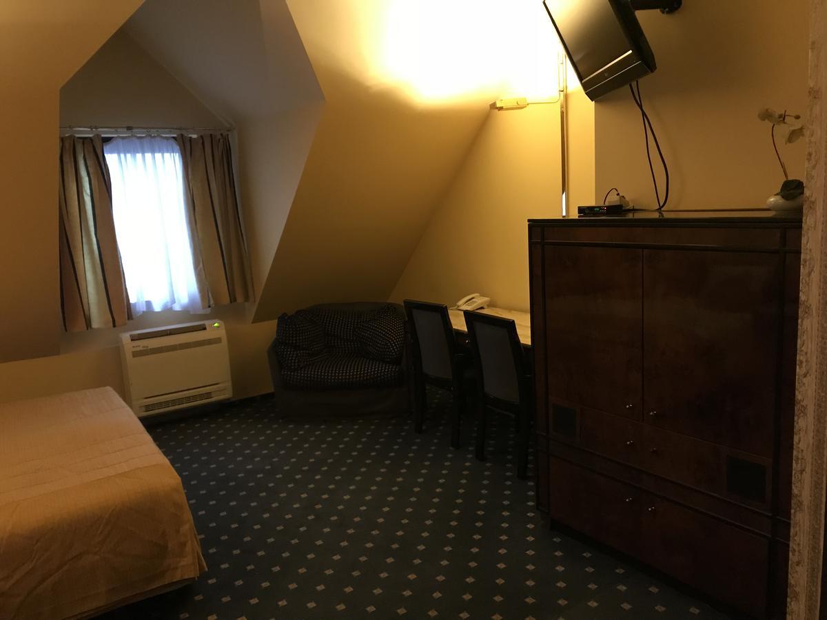 Hotel Podzamcze Tarnów Buitenkant foto