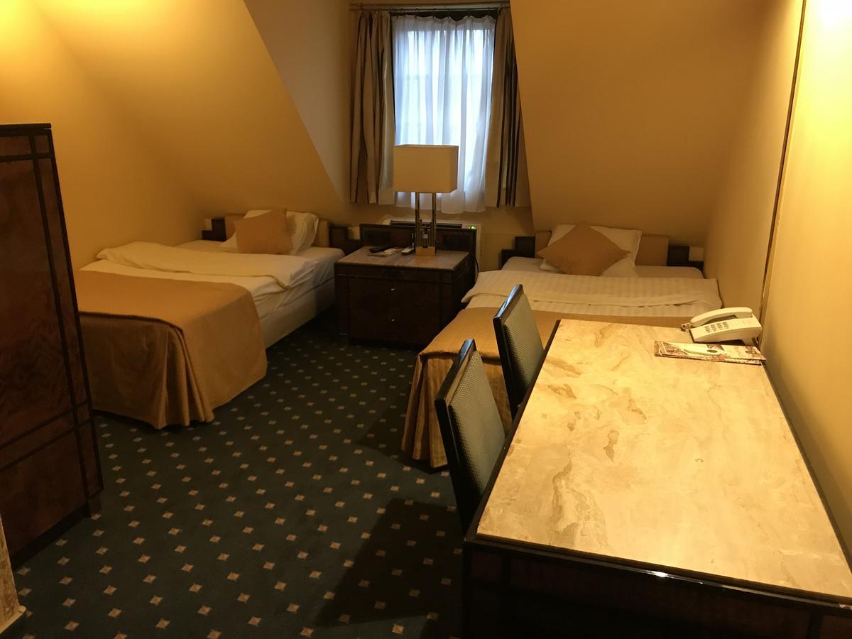 Hotel Podzamcze Tarnów Buitenkant foto