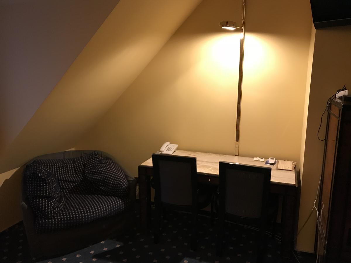 Hotel Podzamcze Tarnów Buitenkant foto