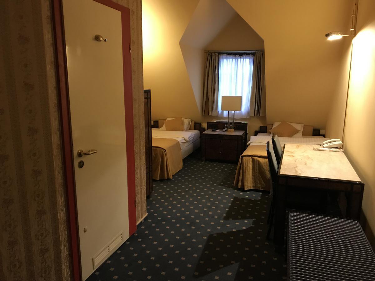 Hotel Podzamcze Tarnów Buitenkant foto