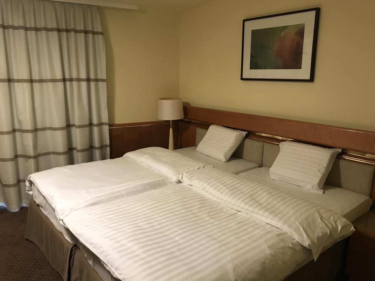 Hotel Podzamcze Tarnów Buitenkant foto